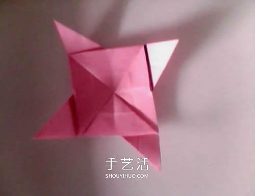 簡(jiǎn)單紙玫瑰花的折法 像是還未完全綻放的結(jié)構(gòu) -  rpnrmr.com