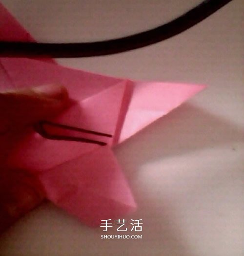 簡(jiǎn)單紙玫瑰花的折法 像是還未完全綻放的結(jié)構(gòu) -  rpnrmr.com