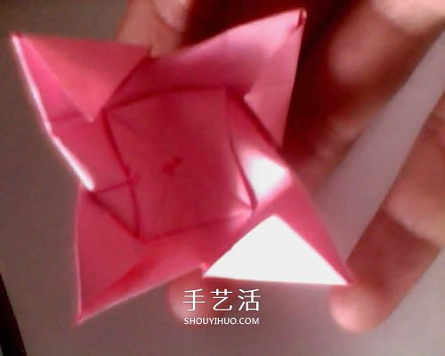 簡(jiǎn)單紙玫瑰花的折法 像是還未完全綻放的結(jié)構(gòu) -  rpnrmr.com