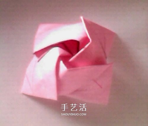 簡(jiǎn)單紙玫瑰花的折法 像是還未完全綻放的結(jié)構(gòu) -  rpnrmr.com
