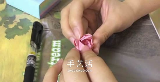 便簽紙折花的教程 迷你玫瑰花手工折紙圖解 -  rpnrmr.com