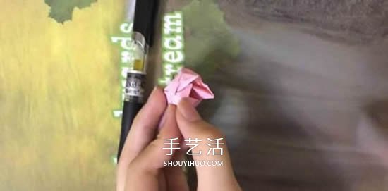 便簽紙折花的教程 迷你玫瑰花手工折紙圖解 -  rpnrmr.com