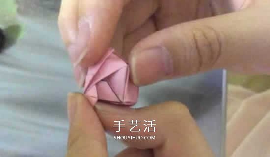 便簽紙折花的教程 迷你玫瑰花手工折紙圖解 -  rpnrmr.com