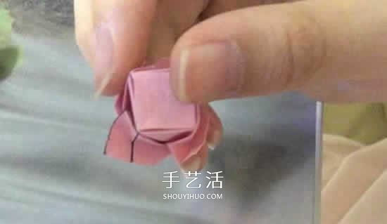 便簽紙折花的教程 迷你玫瑰花手工折紙圖解 -  rpnrmr.com