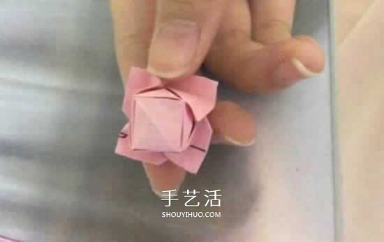 便簽紙折花的教程 迷你玫瑰花手工折紙圖解 -  rpnrmr.com