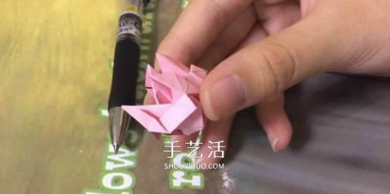便簽紙折花的教程 迷你玫瑰花手工折紙圖解 -  rpnrmr.com