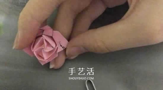 便簽紙折花的教程 迷你玫瑰花手工折紙圖解 -  rpnrmr.com
