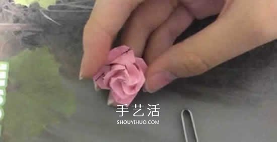 便簽紙折花的教程 迷你玫瑰花手工折紙圖解 -  rpnrmr.com