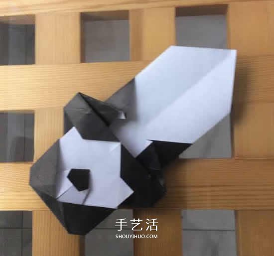 爬行大熊貓的折紙步驟圖解 憨態(tài)可掬很可愛~ -  rpnrmr.com