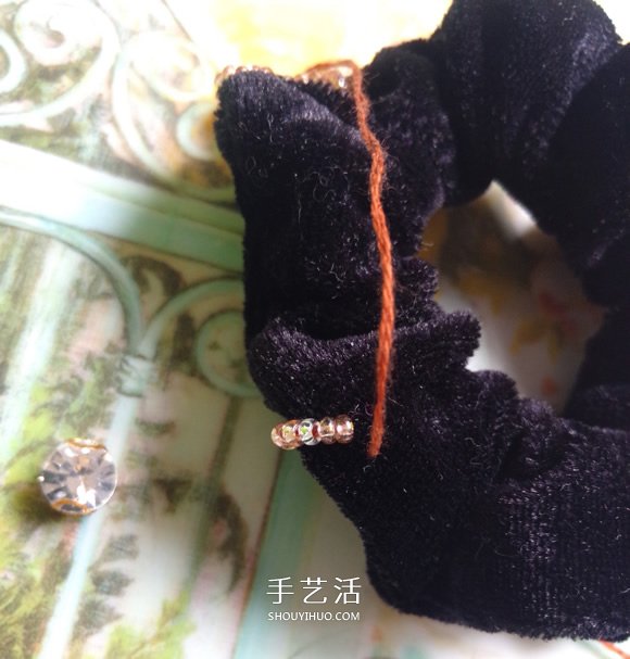 普通發(fā)圈改造教程 DIY好看串珠發(fā)圈的方法 -  rpnrmr.com