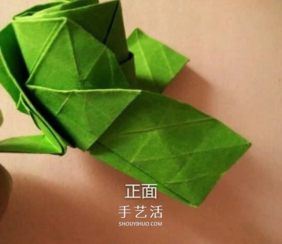 一張紙折玫瑰花的圖解教程 連花萼也一起折出 -  rpnrmr.com