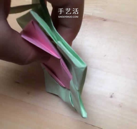 旋轉(zhuǎn)紙陀螺怎么折圖解 簡(jiǎn)單花型陀螺折紙教程 -  rpnrmr.com