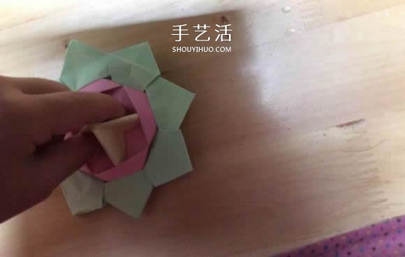 旋轉(zhuǎn)紙陀螺怎么折圖解 簡(jiǎn)單花型陀螺折紙教程 -  rpnrmr.com