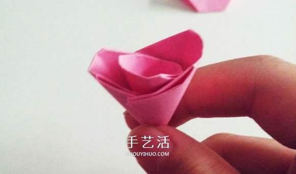 情人節(jié)紅玫瑰折紙 美麗紙玫瑰花的折法圖解 -  rpnrmr.com