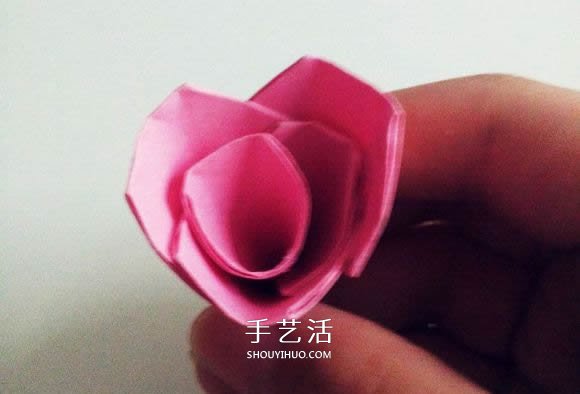 情人節(jié)紅玫瑰折紙 美麗紙玫瑰花的折法圖解 -  rpnrmr.com