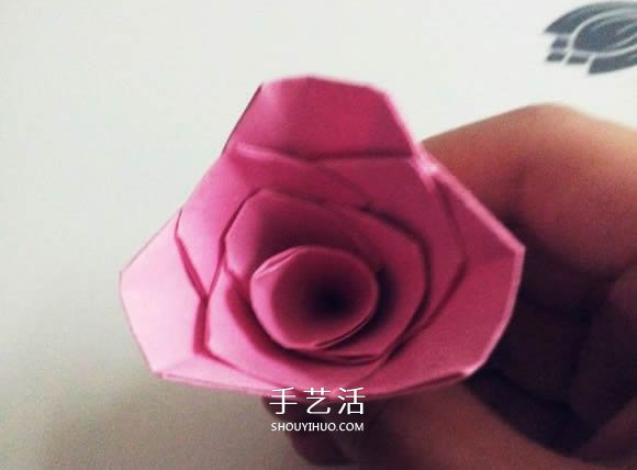 情人節(jié)紅玫瑰折紙 美麗紙玫瑰花的折法圖解 -  rpnrmr.com