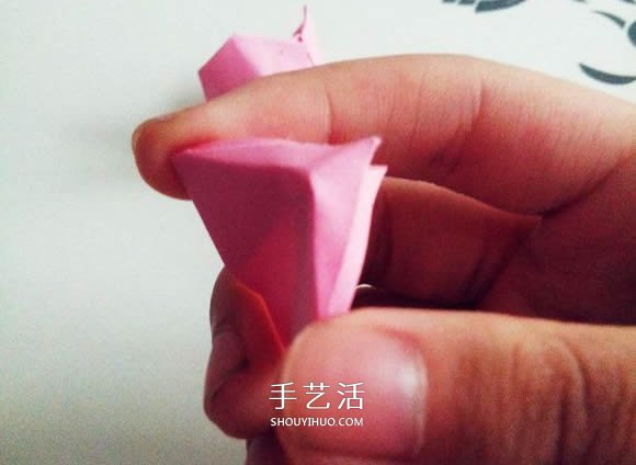 情人節(jié)紅玫瑰折紙 美麗紙玫瑰花的折法圖解 -  rpnrmr.com