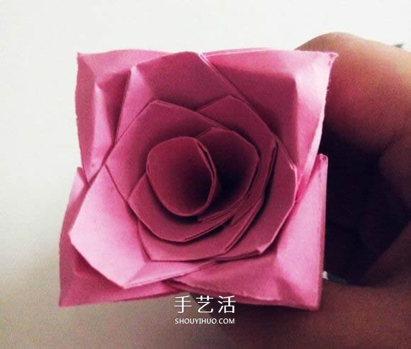 情人節(jié)紅玫瑰折紙 美麗紙玫瑰花的折法圖解 -  rpnrmr.com