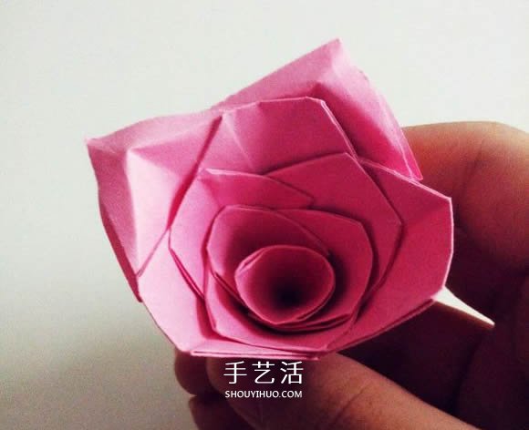 情人節(jié)紅玫瑰折紙 美麗紙玫瑰花的折法圖解 -  rpnrmr.com