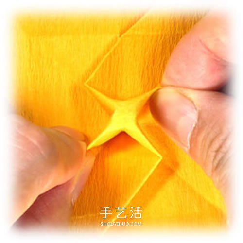 在川崎玫瑰上進(jìn)行改造 美麗紙玫瑰花手工折法 -  rpnrmr.com