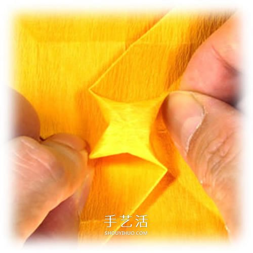 在川崎玫瑰上進(jìn)行改造 美麗紙玫瑰花手工折法 -  rpnrmr.com