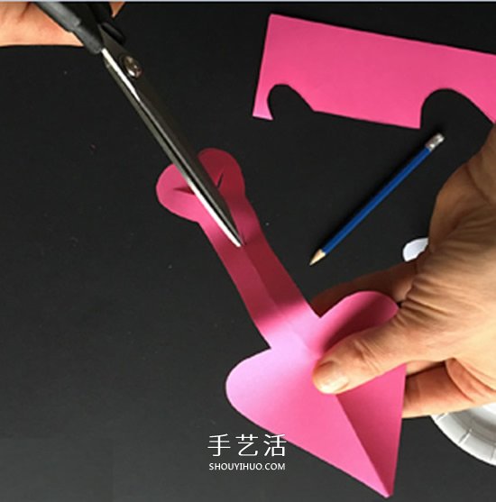 紙餐盤手工小制作 DIY漂亮的生日愛心花環(huán)掛飾 -  rpnrmr.com