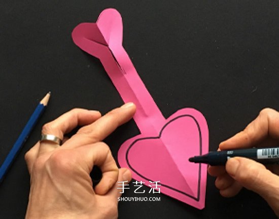紙餐盤手工小制作 DIY漂亮的生日愛心花環(huán)掛飾 -  rpnrmr.com