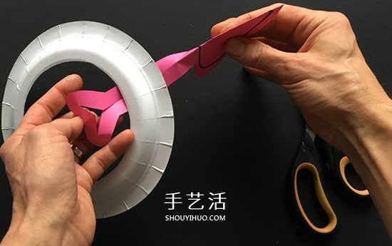 紙餐盤手工小制作 DIY漂亮的生日愛心花環(huán)掛飾 -  rpnrmr.com