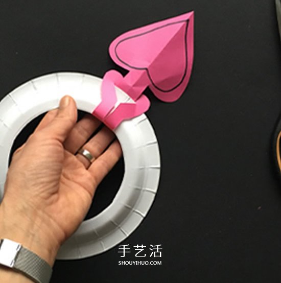 紙餐盤手工小制作 DIY漂亮的生日愛心花環(huán)掛飾 -  rpnrmr.com