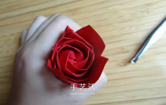 代表美麗和愛情！手工折紙卷心玫瑰步驟圖解 -  rpnrmr.com