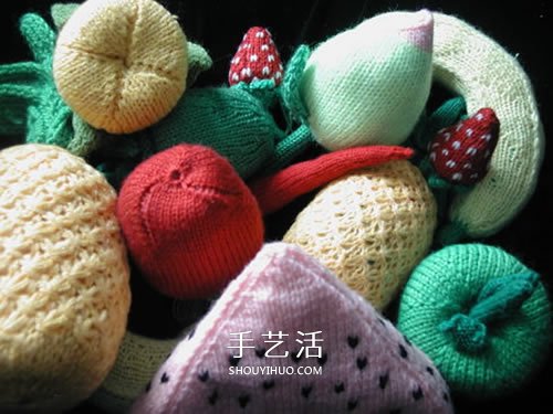 用毛線做水果的作品圖片 還能當(dāng)做趣味靠枕 -  rpnrmr.com