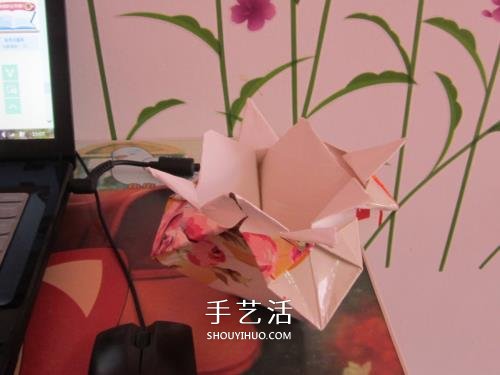 廢紙折花型筆筒的折法 還可以當(dāng)垃圾盒使用 -  rpnrmr.com