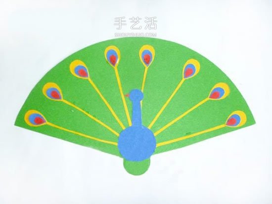 簡(jiǎn)單的幼兒園手工小制作 用卡紙拼貼孔雀開(kāi)屏 -  rpnrmr.com