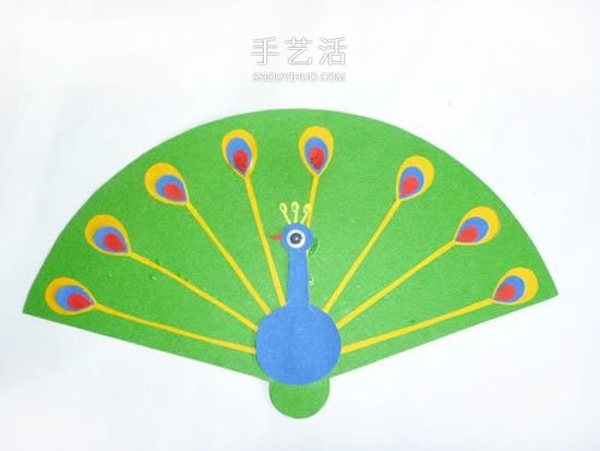 簡(jiǎn)單的幼兒園手工小制作 用卡紙拼貼孔雀開(kāi)屏 -  rpnrmr.com