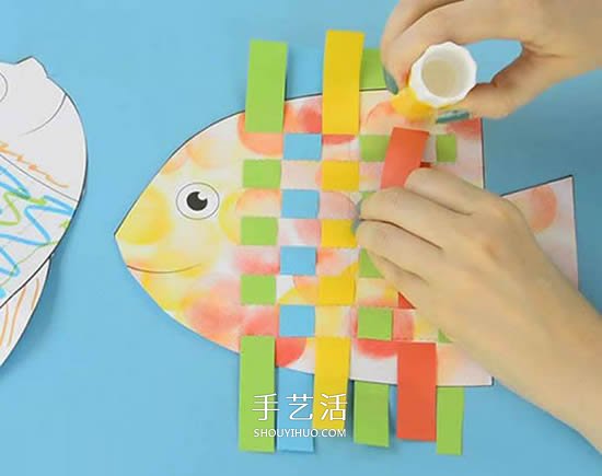 紙編小魚的詳細(xì)教程 彩紙做小魚的創(chuàng)意方法 -  rpnrmr.com
