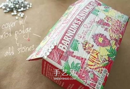 餅干盒子廢物利用 DIY制作時尚手提包的做法 -  rpnrmr.com