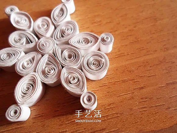 詳細(xì)的雪花衍紙教程圖解 DIY美麗的新年掛飾 -  rpnrmr.com