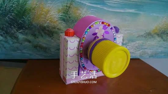 幼兒園手工作品圖片 廢物利用做的漂亮相機(jī) -  rpnrmr.com