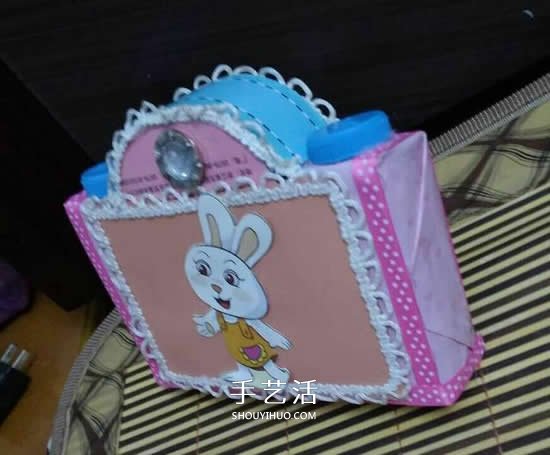 幼兒園手工作品圖片 廢物利用做的漂亮相機(jī) -  rpnrmr.com