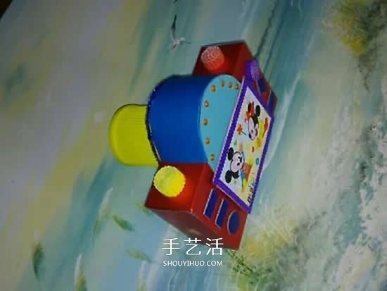 幼兒園手工作品圖片 廢物利用做的漂亮相機(jī) -  rpnrmr.com