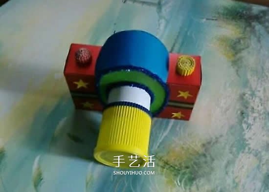 幼兒園手工作品圖片 廢物利用做的漂亮相機(jī) -  rpnrmr.com