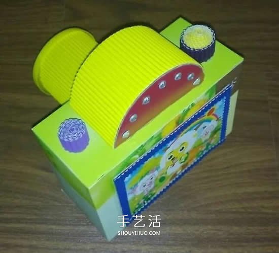 幼兒園手工作品圖片 廢物利用做的漂亮相機(jī) -  rpnrmr.com