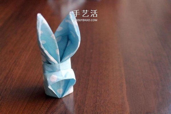 打發(fā)無(wú)聊等餐時(shí)光 餐巾紙手工折紙兔頭的方法 -  rpnrmr.com