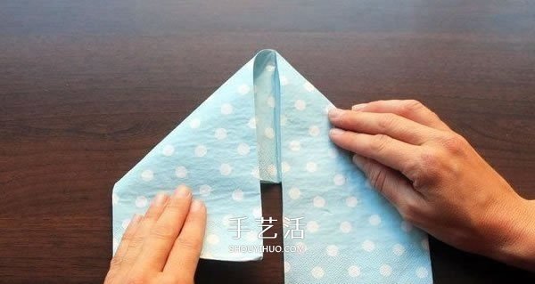 打發(fā)無(wú)聊等餐時(shí)光 餐巾紙手工折紙兔頭的方法 -  rpnrmr.com
