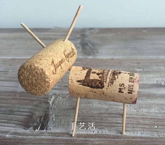 圣誕馴鹿掛飾手工制作 簡單的紅酒瓶塞利用 -  rpnrmr.com