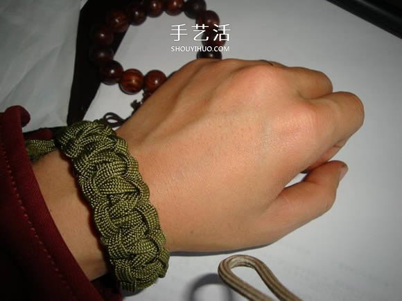 荒野求生同款傘繩手鏈的編法 編一個(gè)送男友吧~ -  rpnrmr.com