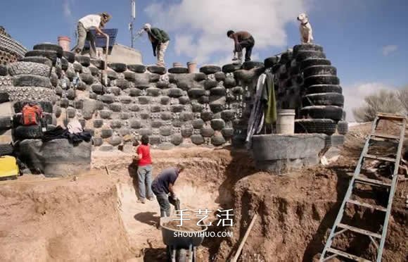 倡導(dǎo)保護(hù)環(huán)境！這位七旬老人收集垃圾建房子 -  rpnrmr.com