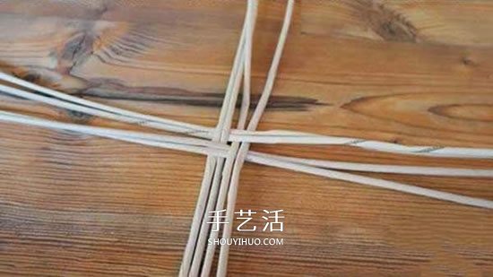 用報紙編織蘑菇的方法圖解 逼真又可愛！ -  rpnrmr.com