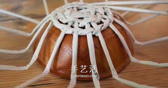 用報紙編織蘑菇的方法圖解 逼真又可愛！ -  rpnrmr.com