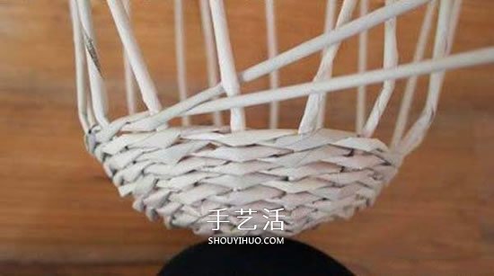 用報紙編織蘑菇的方法圖解 逼真又可愛！ -  rpnrmr.com
